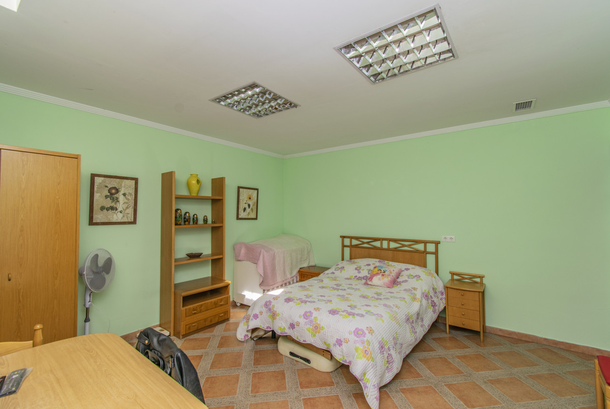 7 Bedroom Villa for Sale in Estepona — view 14