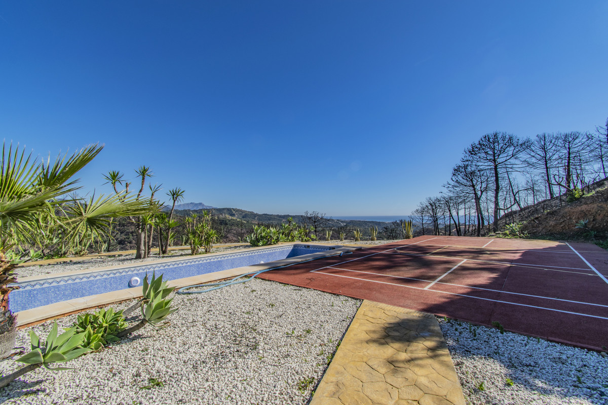 7 Bedroom Villa for Sale in Estepona — 8