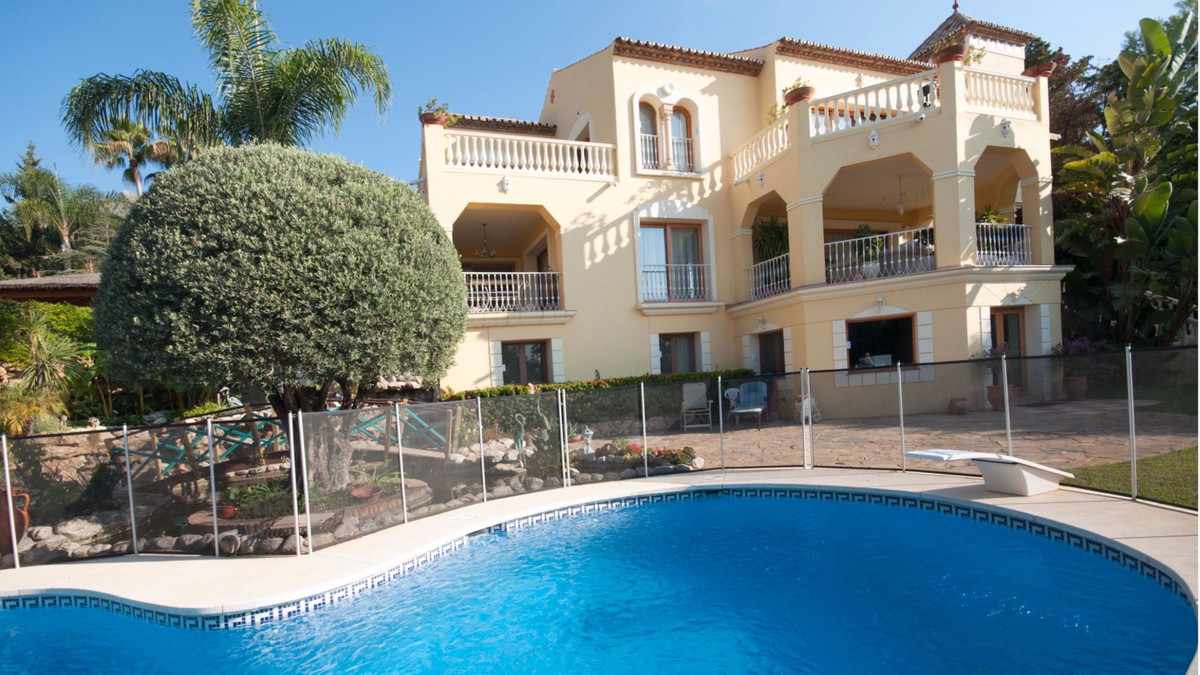 5 Bedroom Villa for Sale in Sierra Blanca