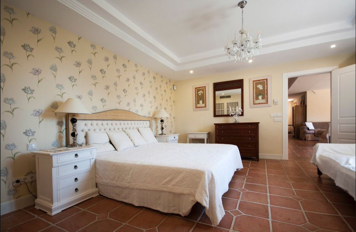 5 Bedroom Villa for Sale in Sierra Blanca — 2