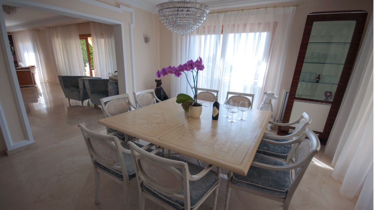 5 Bedroom Villa for Sale in Sierra Blanca — view 12