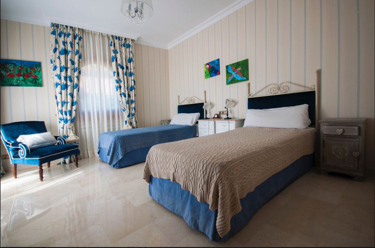 5 Bedroom Villa for Sale in Sierra Blanca — 3