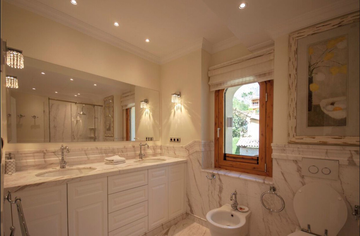 5 Bedroom Villa for Sale in Sierra Blanca — 4