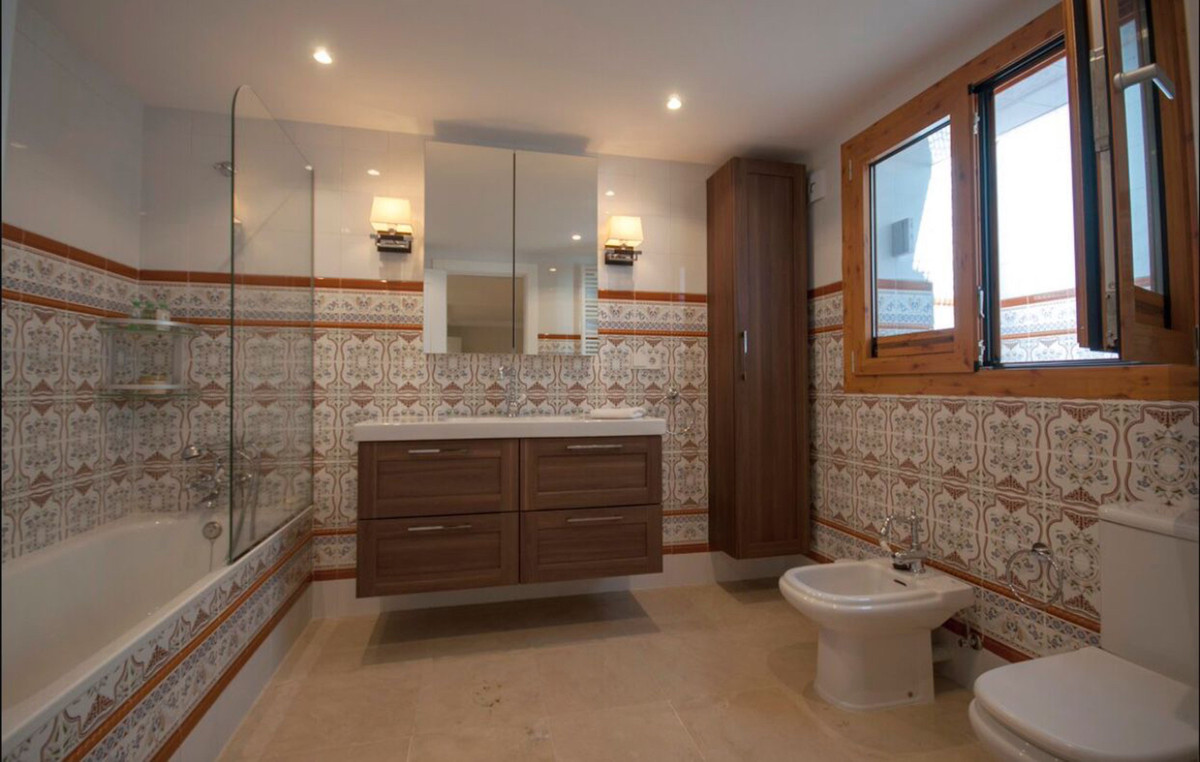 5 Bedroom Villa for Sale in Sierra Blanca — 5