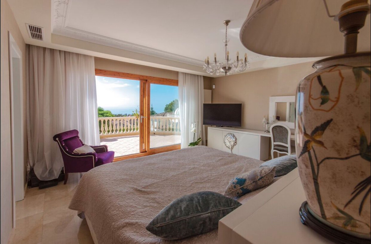 5 Bedroom Villa for Sale in Sierra Blanca — 6