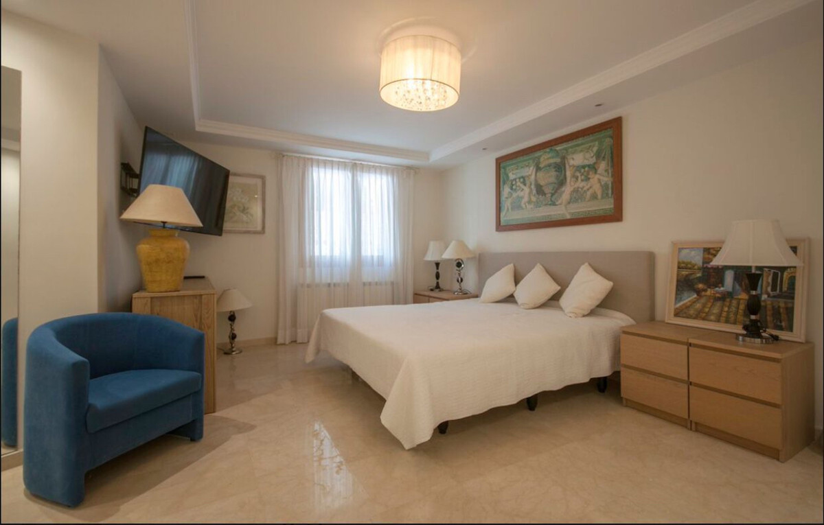 5 Bedroom Villa for Sale in Sierra Blanca — 7