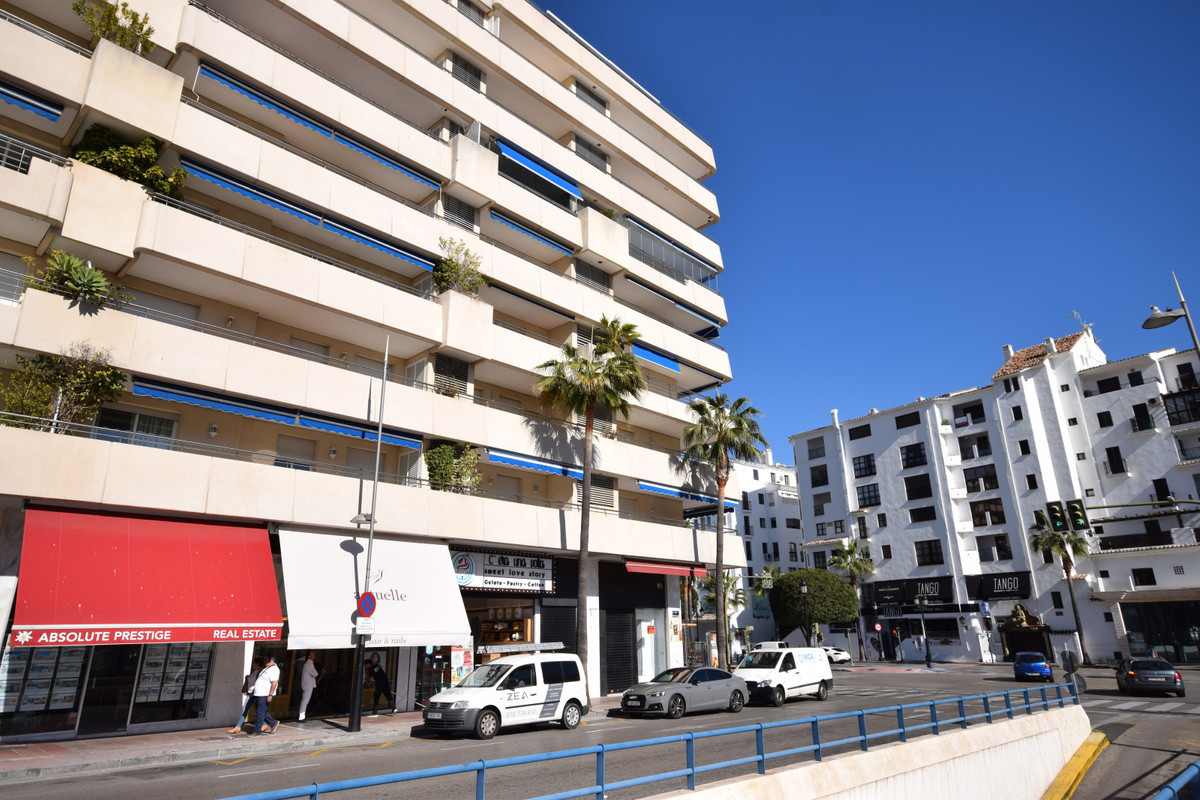 2 Bedroom Apartment for Sale in Puerto Banús — view 11