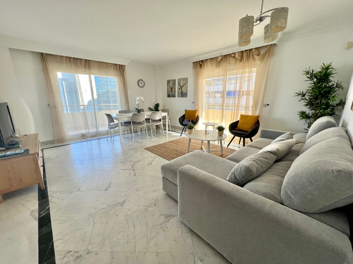 2 Bedroom Apartment for Sale in Puerto Banús — view 3