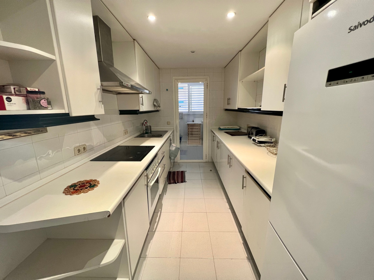 2 Bedroom Apartment for Sale in Puerto Banús — view 7