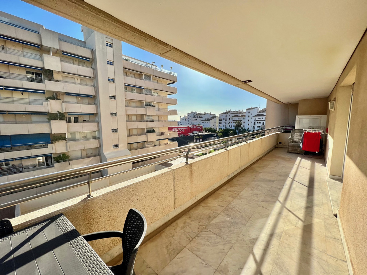 2 Bedroom Apartment for Sale in Puerto Banús — view 8