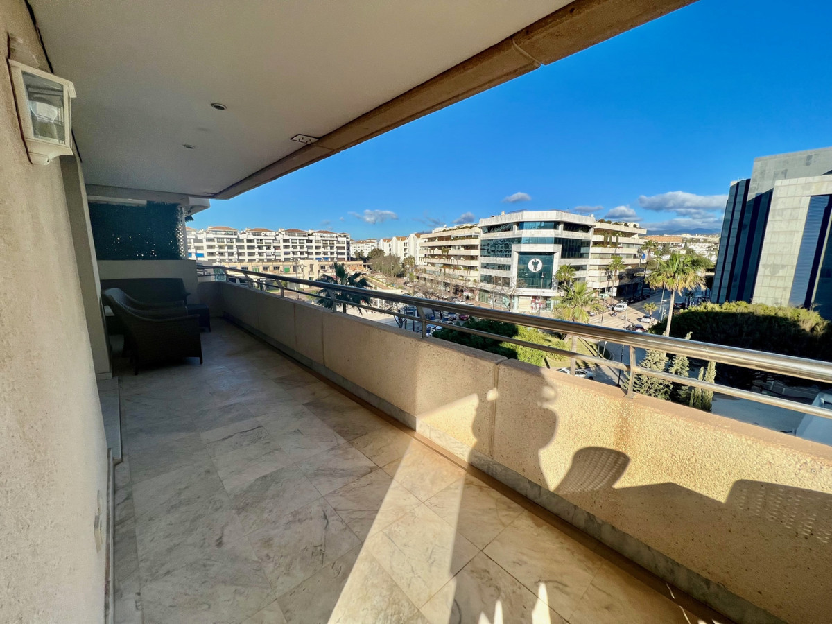 2 Bedroom Apartment for Sale in Puerto Banús — view 9