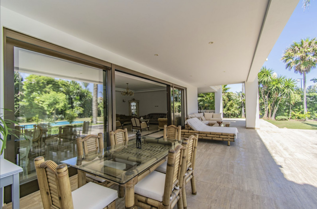 6 Bedroom Villa for Sale in Guadalmina Baja — view 11