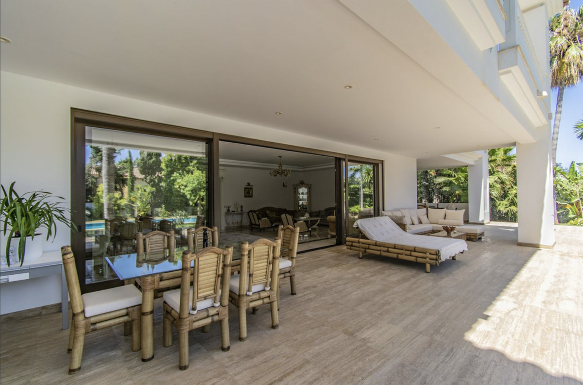 6 Bedroom Villa for Sale in Guadalmina Baja — view 12