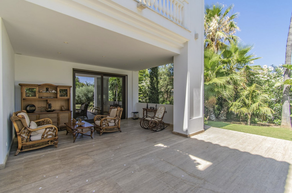 6 Bedroom Villa for Sale in Guadalmina Baja — view 17