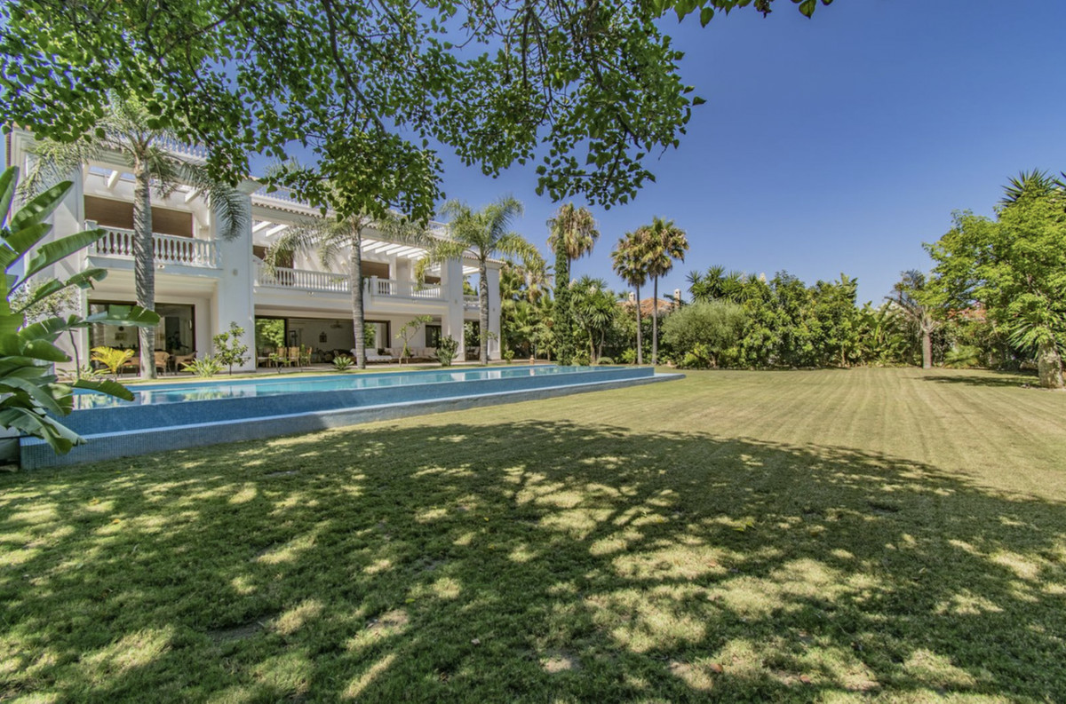 6 Bedroom Villa for Sale in Guadalmina Baja — view 18