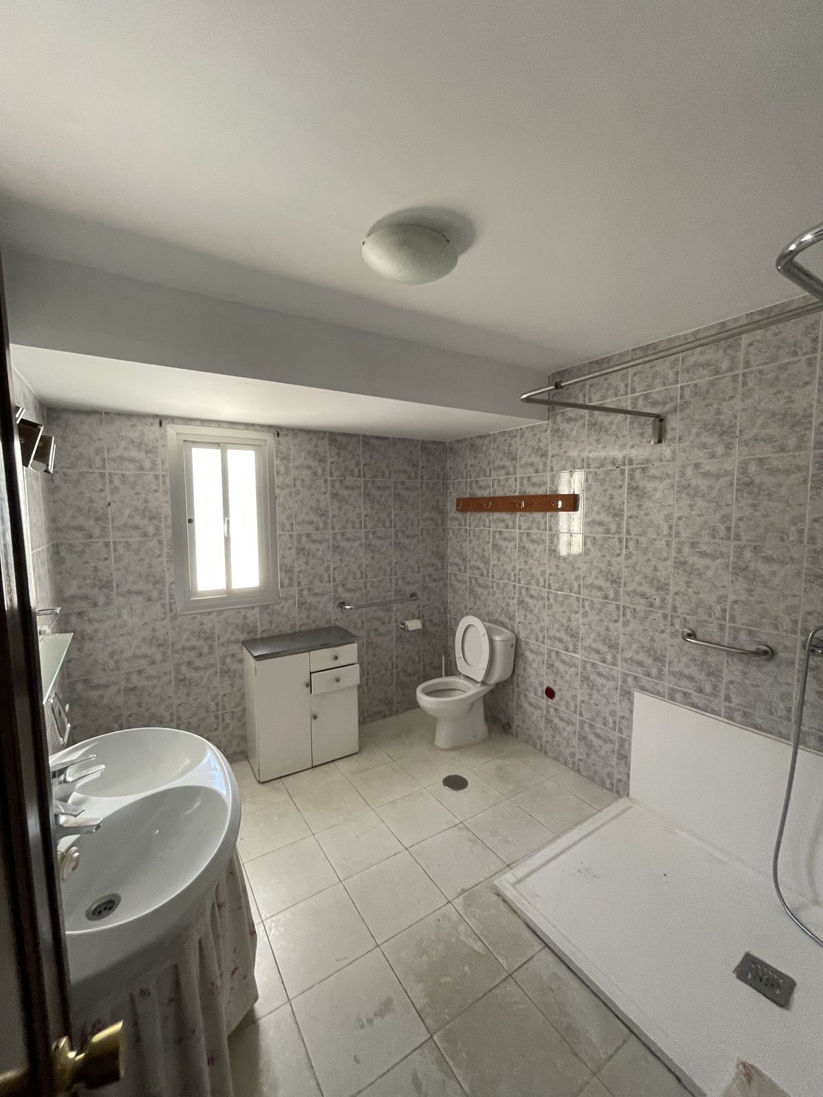 4 Bedroom Apartment for Sale in Marbella — view 16