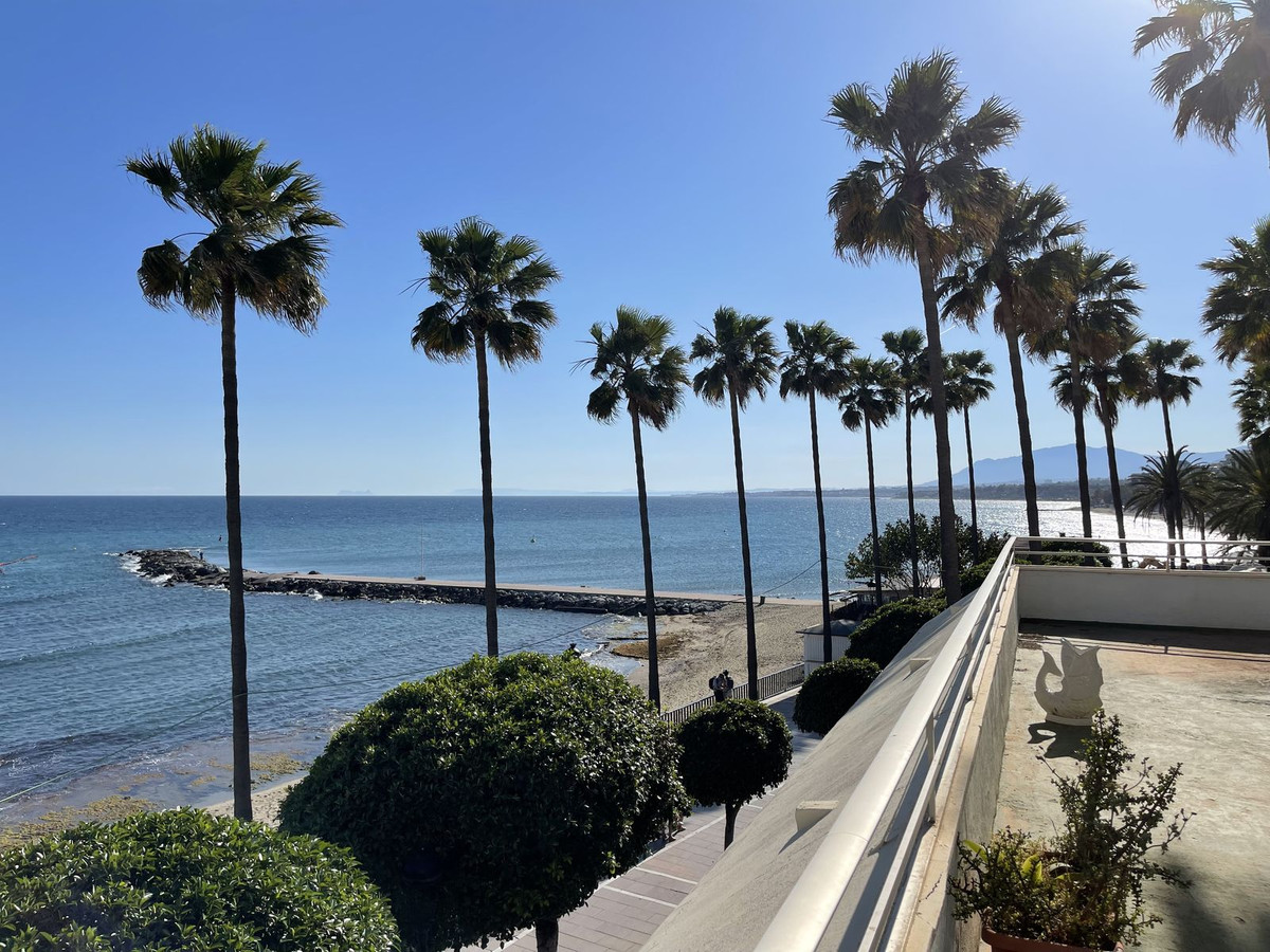 4 Bedroom Apartment for Sale in Marbella — 4