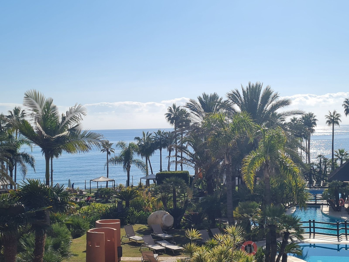 2 Bedroom Apartment for Sale in Estepona
