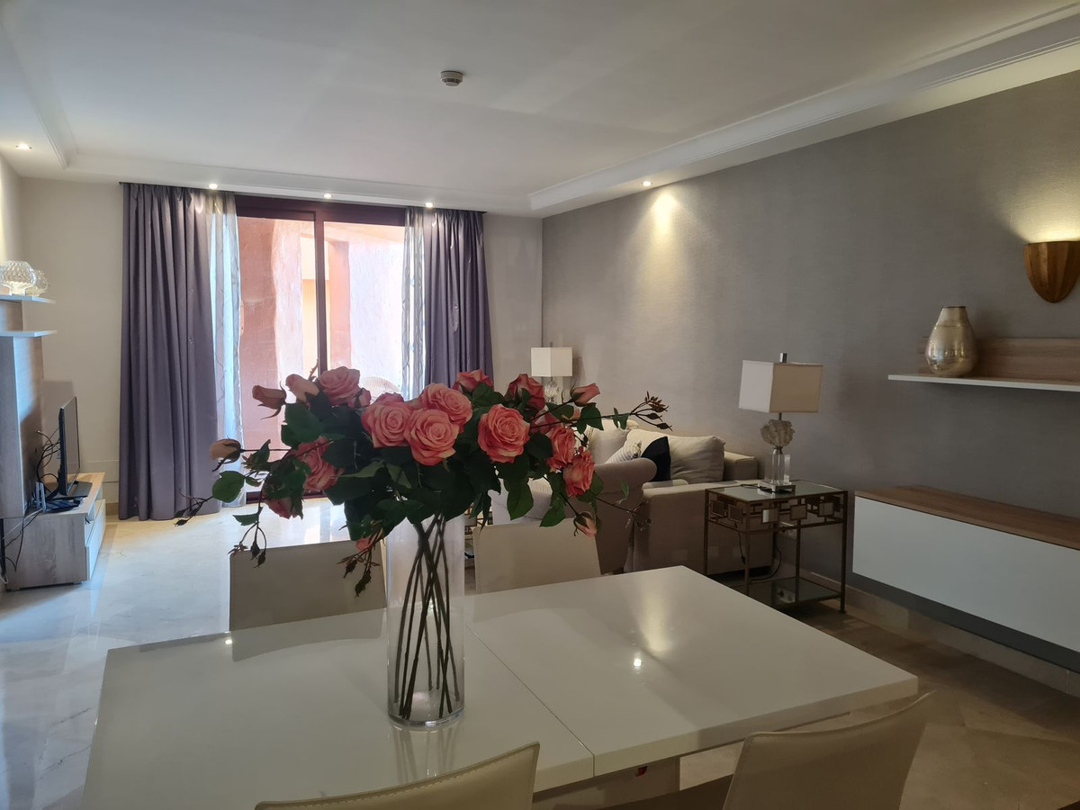 2 Bedroom Apartment for Sale in Estepona — view 10