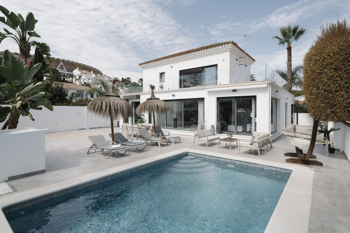 4 Bedroom Villa for Sale in Nueva Andalucía — 2