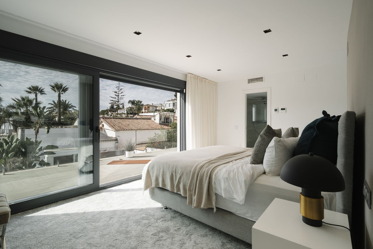 4 Bedroom Villa for Sale in Nueva Andalucía — view 15