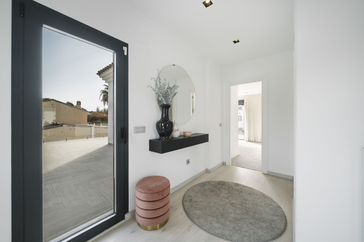 4 Bedroom Villa for Sale in Nueva Andalucía — view 19