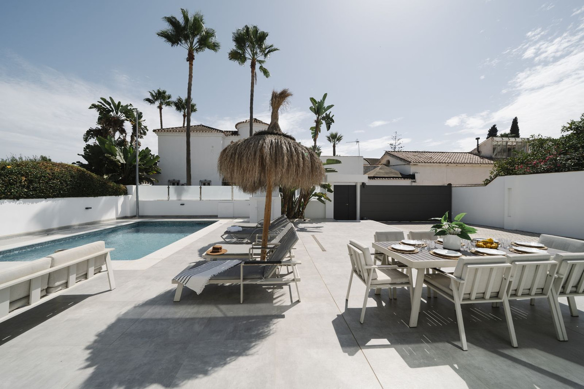 4 Bedroom Villa for Sale in Nueva Andalucía — 8
