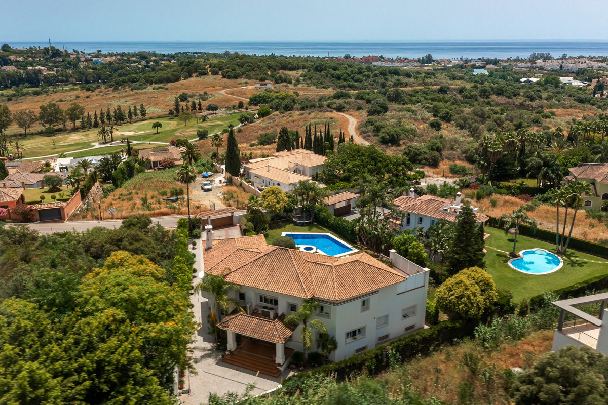 6 Bedroom Villa for Sale in Benahavís — 2