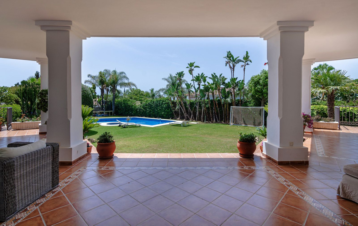 6 Bedroom Villa for Sale in Benahavís — view 15