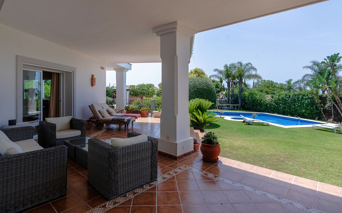 6 Bedroom Villa for Sale in Benahavís — 4