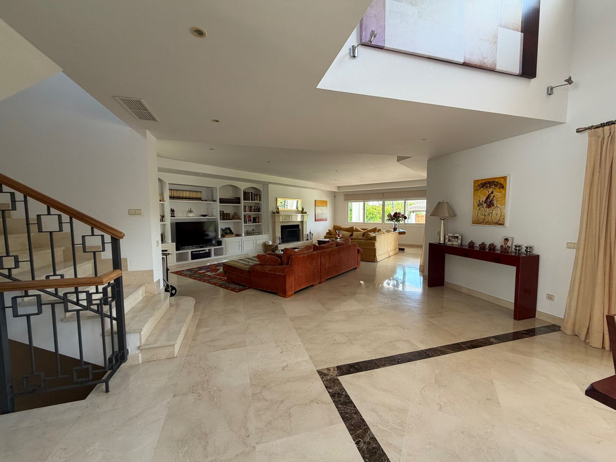 6 Bedroom Villa for Sale in Benahavís — 6