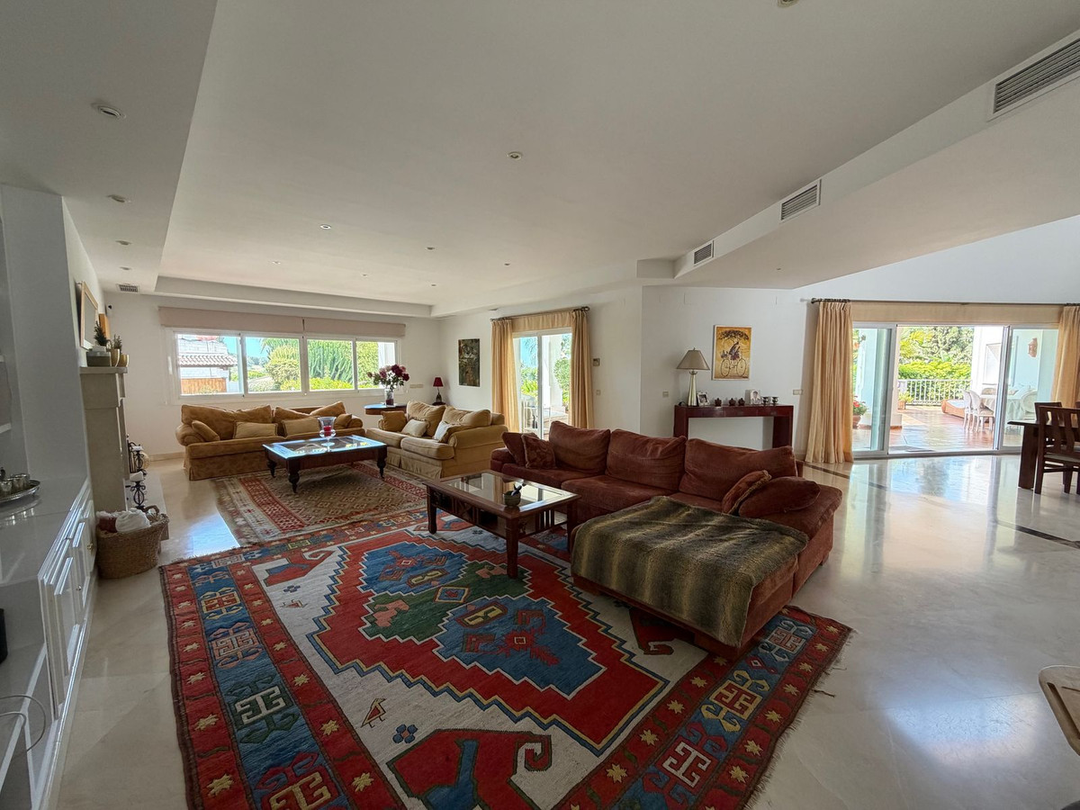 6 Bedroom Villa for Sale in Benahavís — 8
