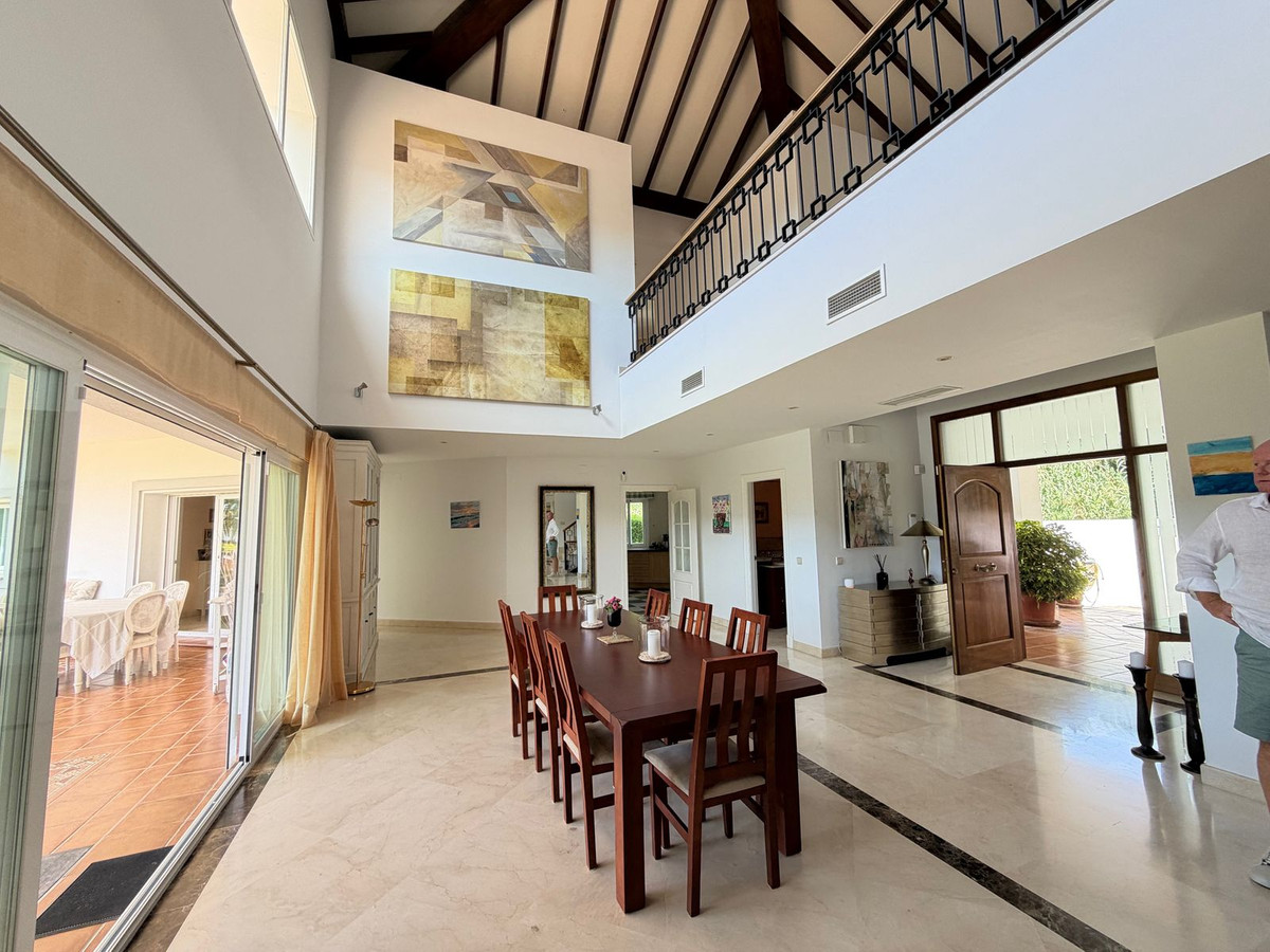 6 Bedroom Villa for Sale in Benahavís — 9