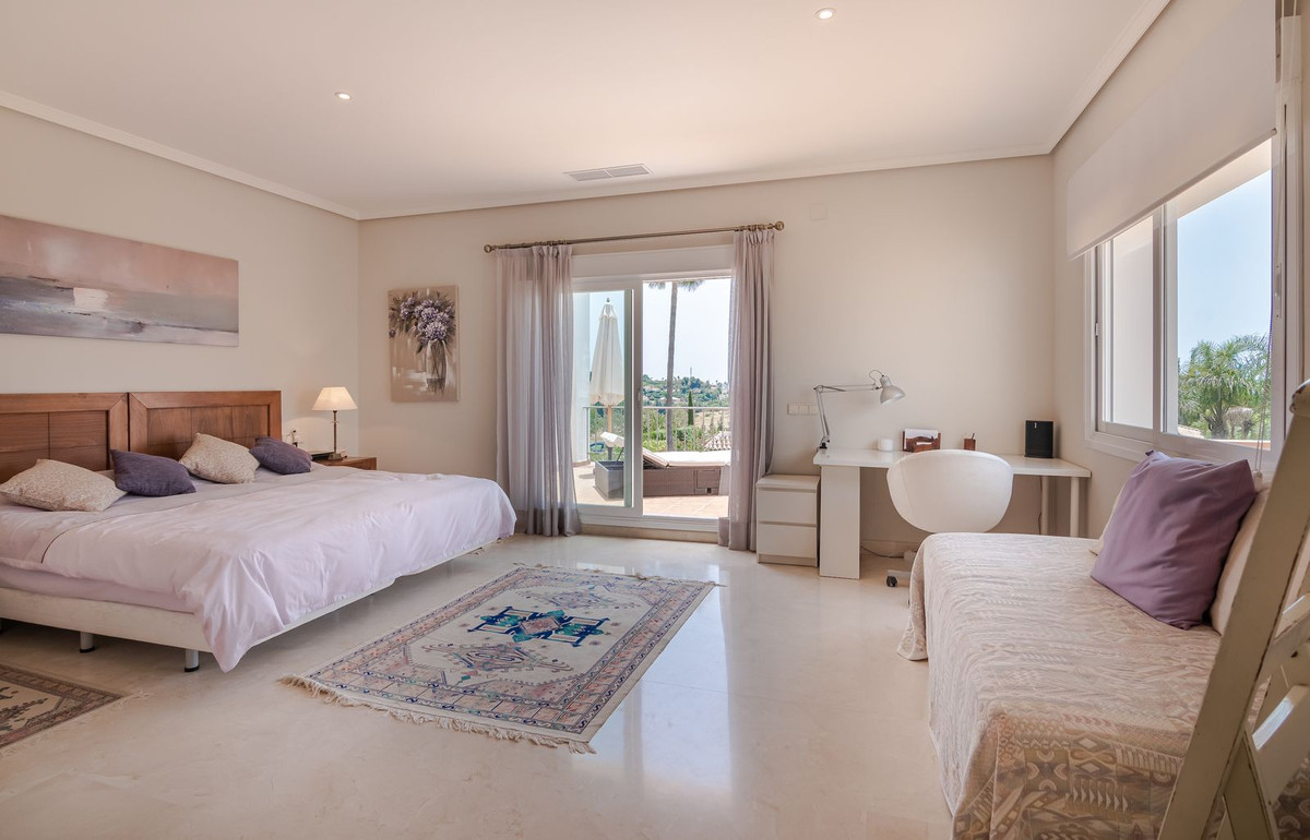 6 Bedroom Villa for Sale in Benahavís — view 10