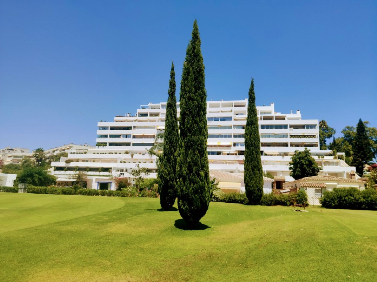 2 Bedroom Apartment for Sale in Guadalmina Alta