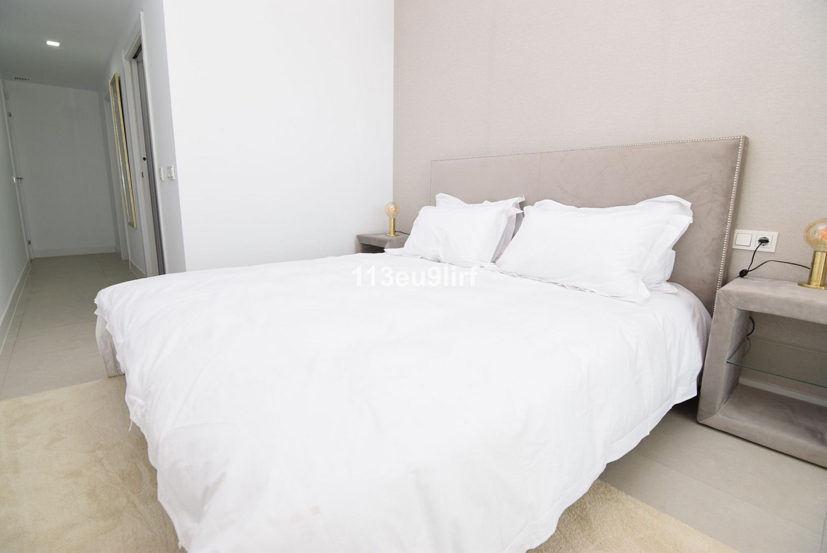 3 Bedroom Apartment for Sale in Estepona — view 11