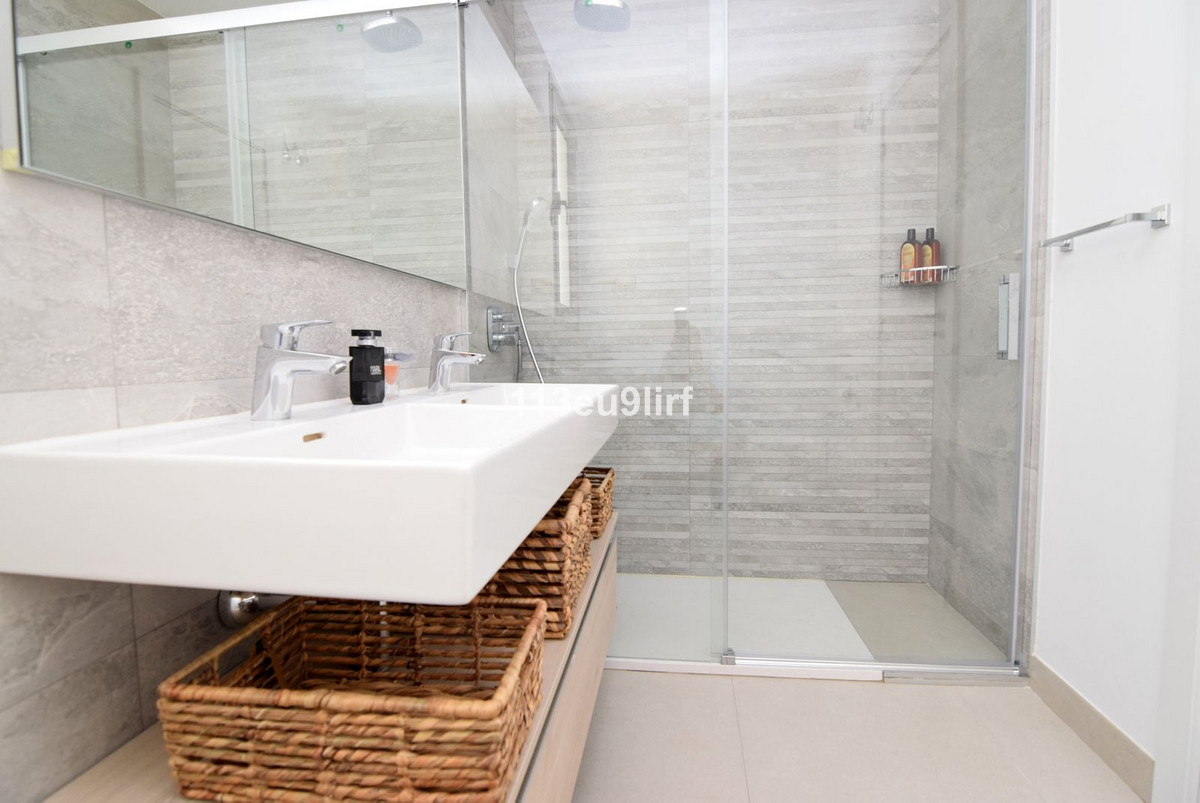 3 Bedroom Apartment for Sale in Estepona — view 13