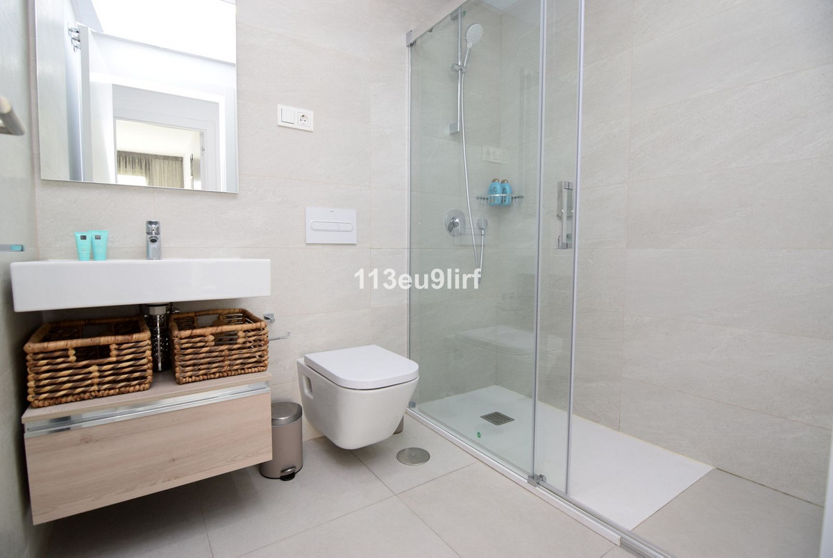 3 Bedroom Apartment for Sale in Estepona — view 16