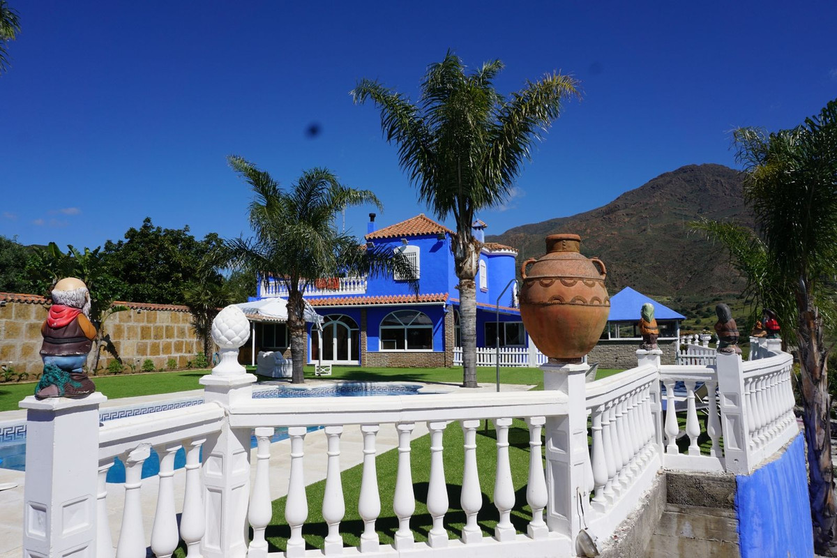 6 Bedroom Villa for Sale in Estepona — 7