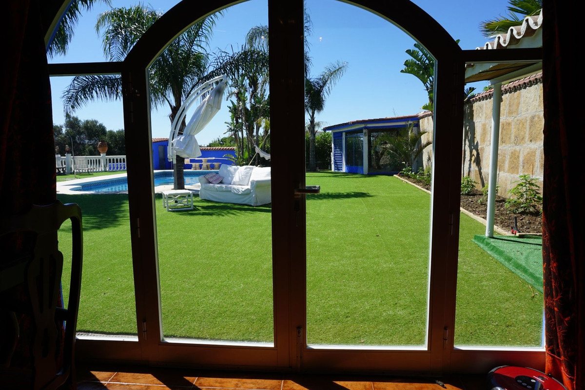 6 Bedroom Villa for Sale in Estepona — view 10