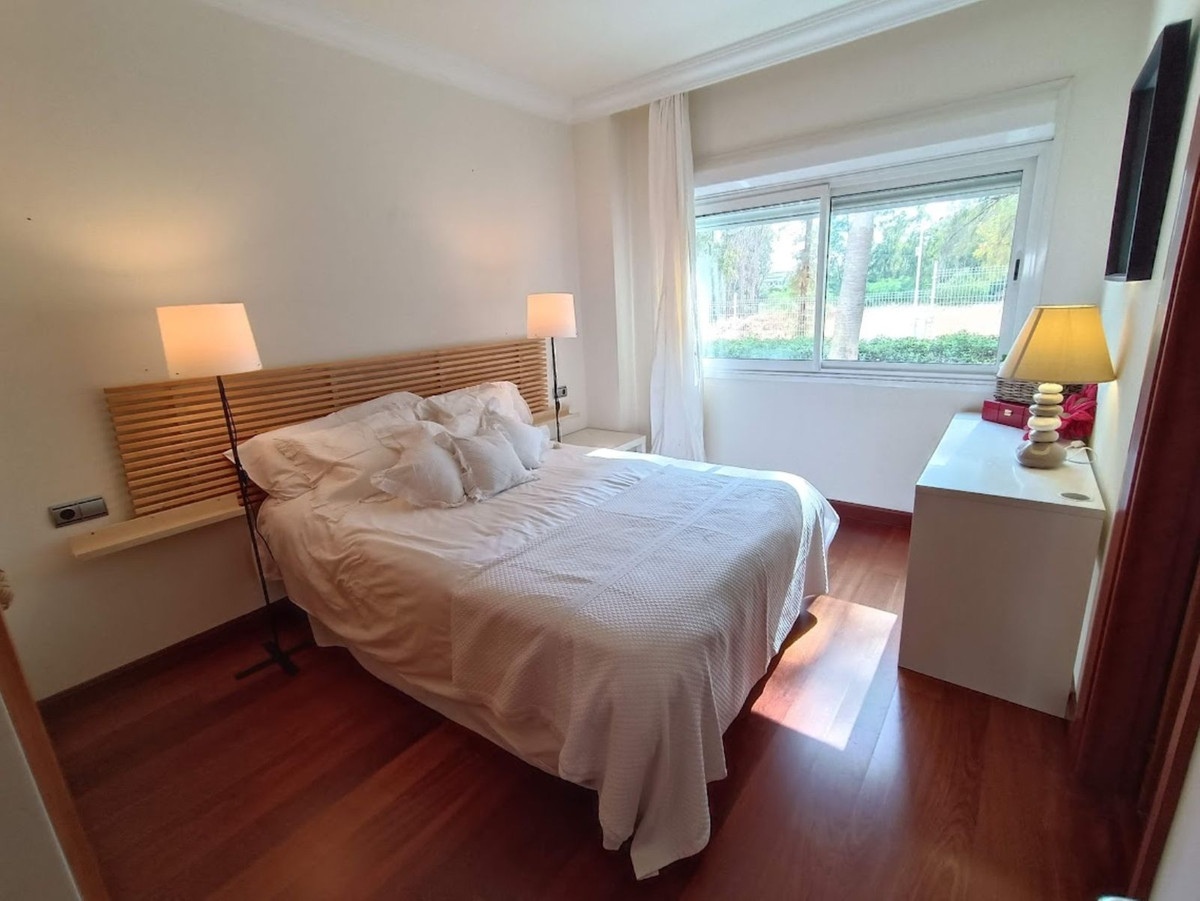 2 Bedroom Apartment for Sale in Puerto Banús — 4