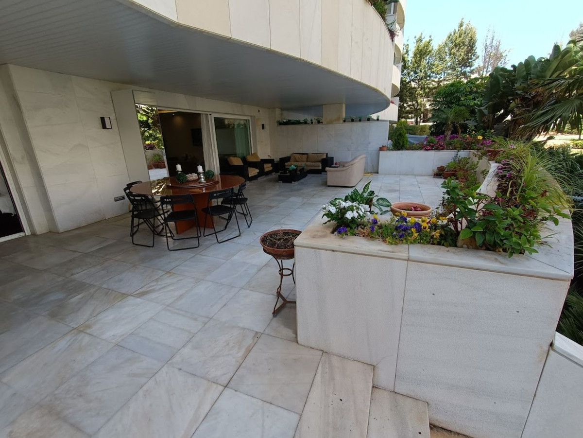 2 Bedroom Apartment for Sale in Puerto Banús — 5