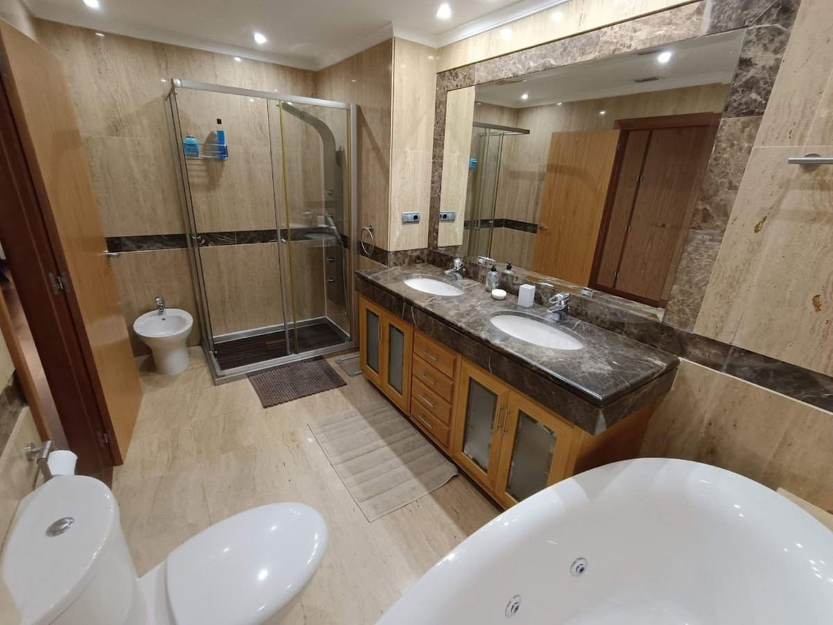 2 Bedroom Apartment for Sale in Puerto Banús — 6