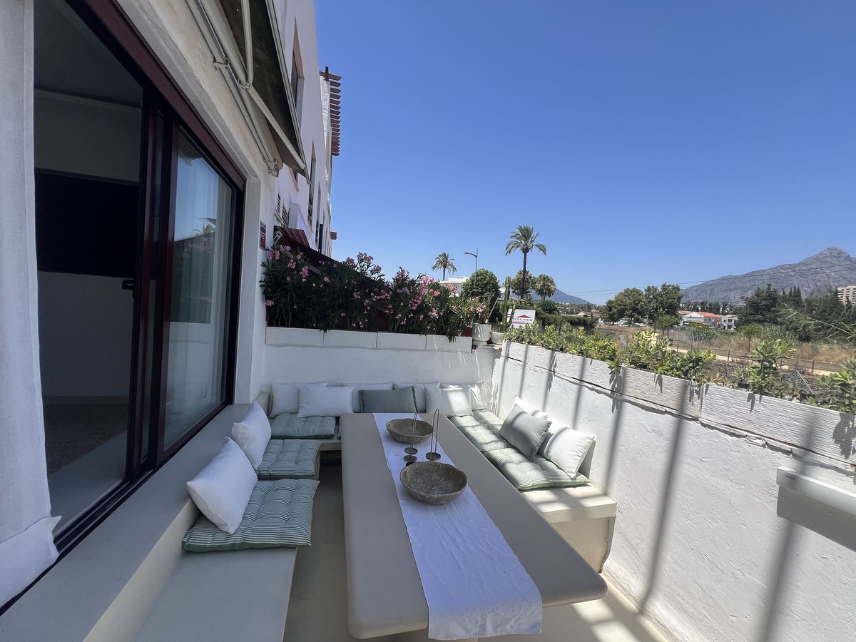 3 Bedroom Apartment for Sale in Nueva Andalucía — view 2