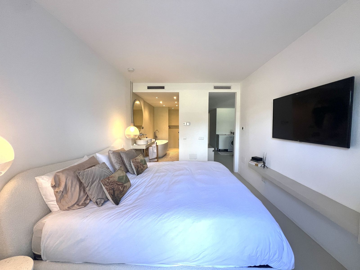 3 Bedroom Apartment for Sale in Nueva Andalucía — view 11