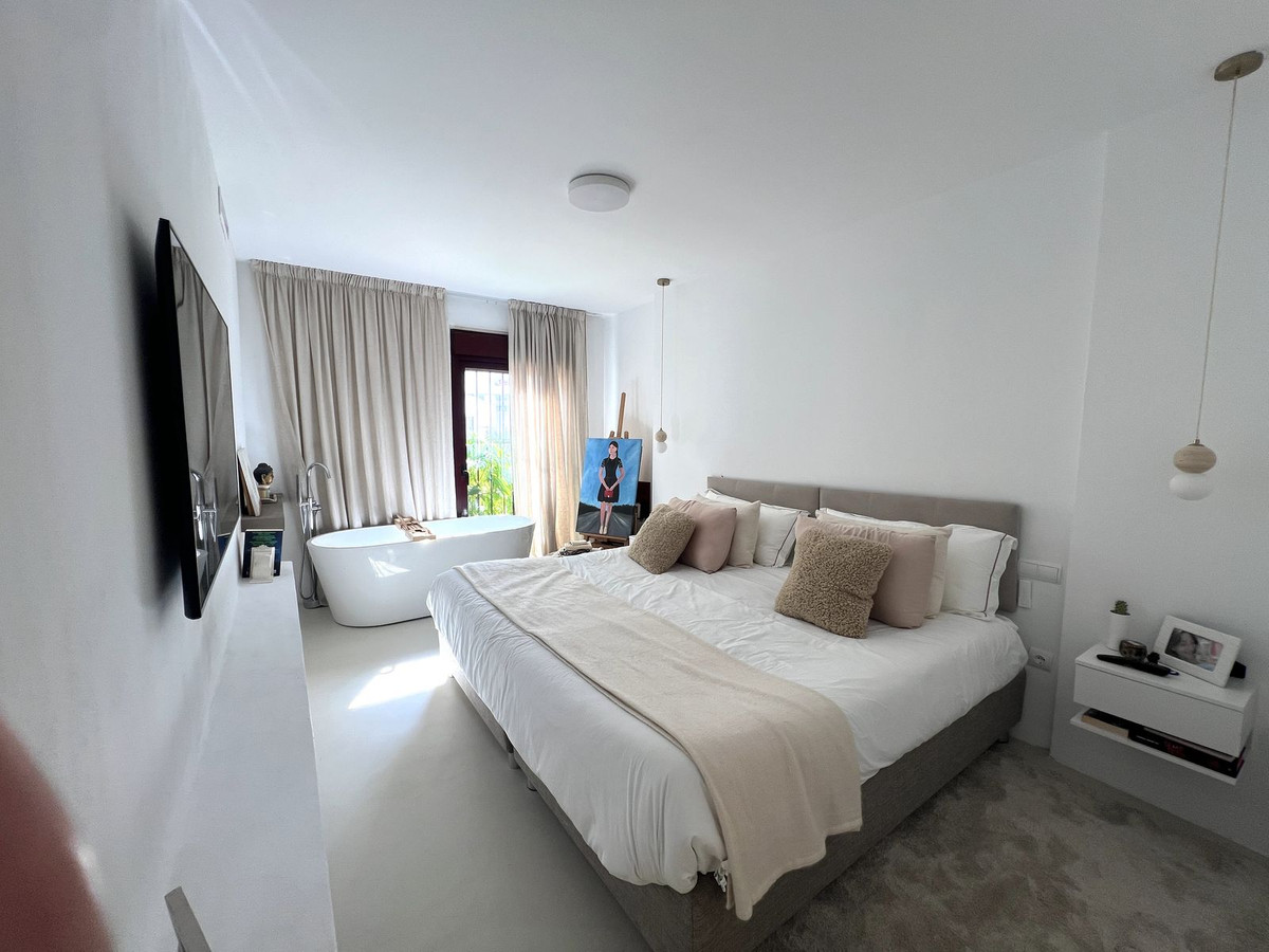 3 Bedroom Apartment for Sale in Nueva Andalucía — view 16