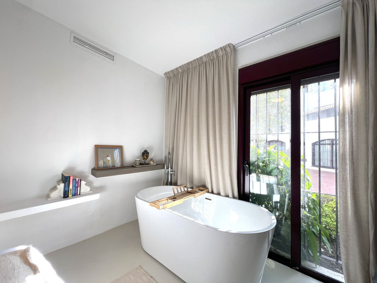 3 Bedroom Apartment for Sale in Nueva Andalucía — view 17
