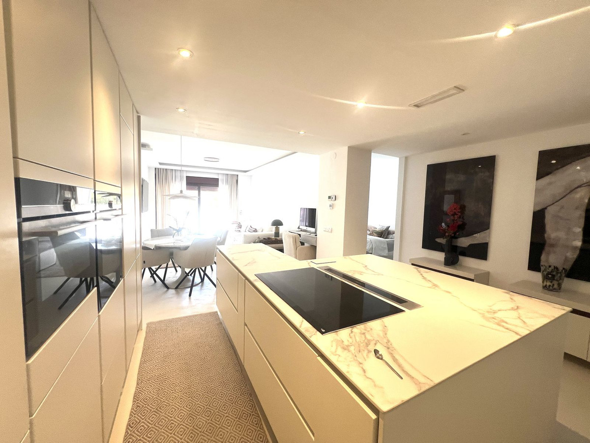 3 Bedroom Apartment for Sale in Nueva Andalucía — view 8
