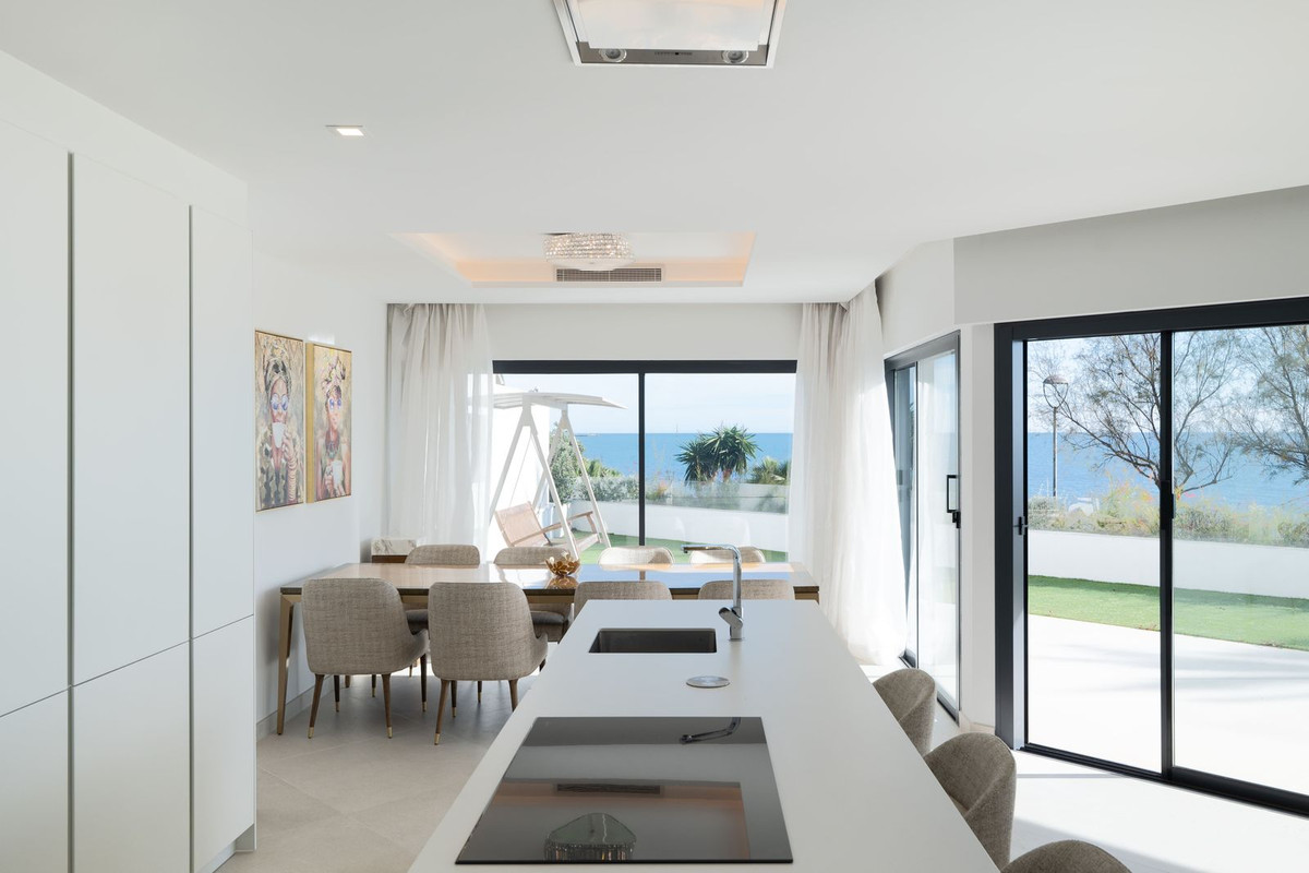 3 Bedroom Villa for Sale in Estepona — 2