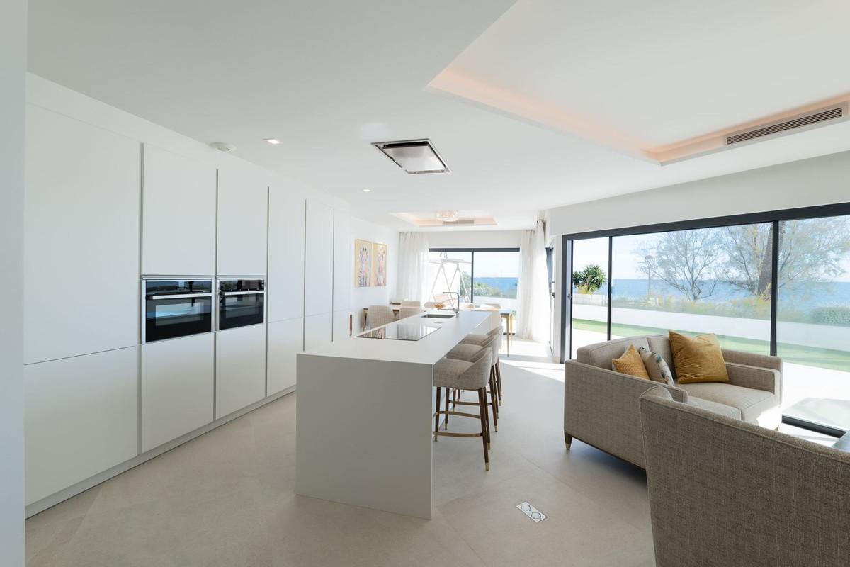 3 Bedroom Villa for Sale in Estepona — 3
